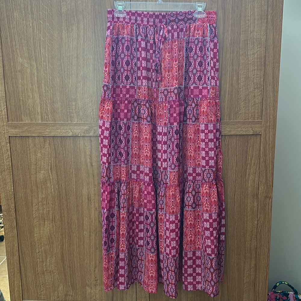 Women’s midi skirt with pockets!
